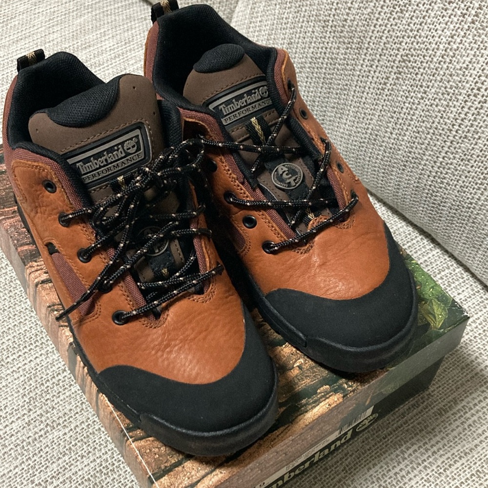 NWT Timberland women’s low chestnut shoes size 9